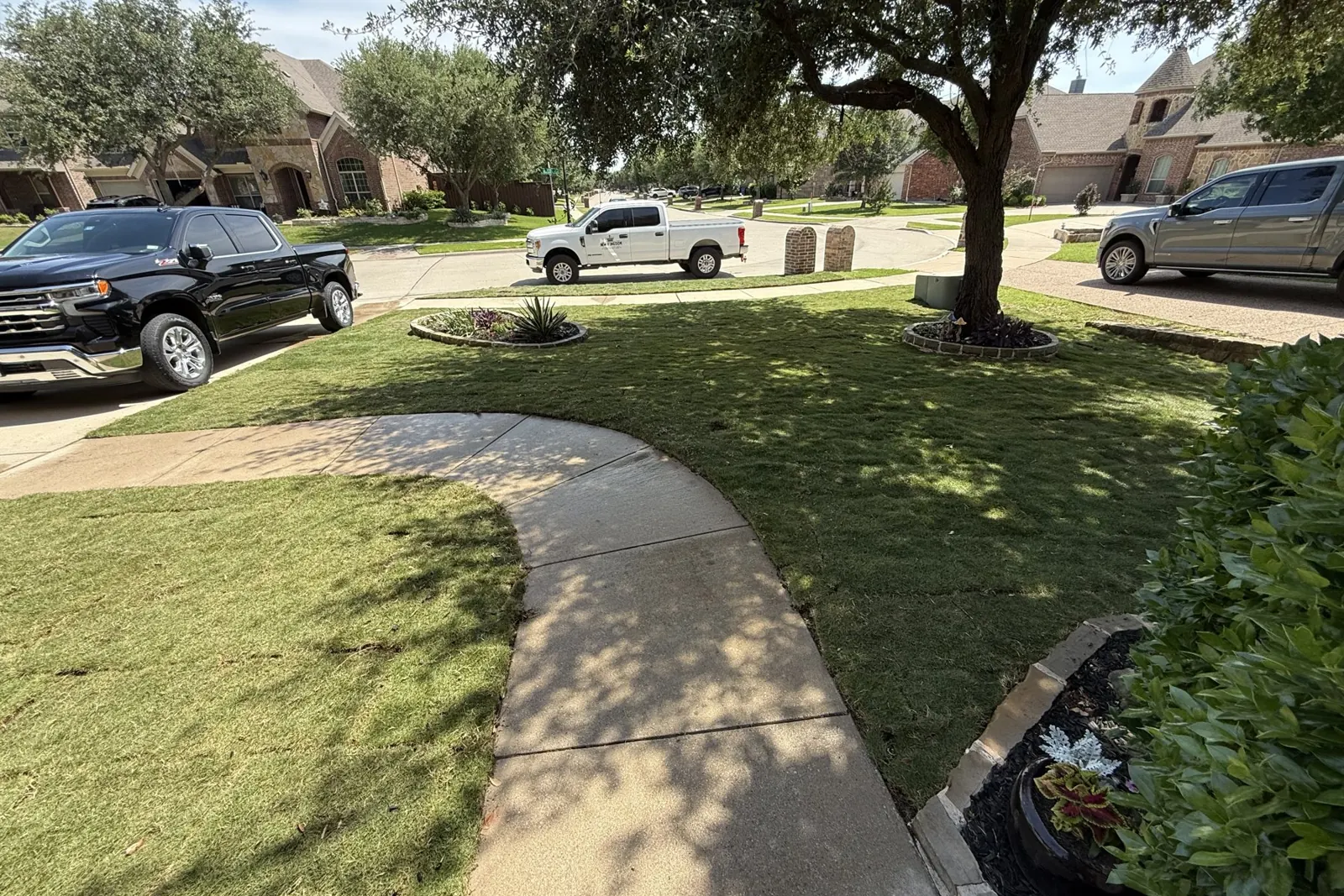 Concrete sidewalk with a corner radius