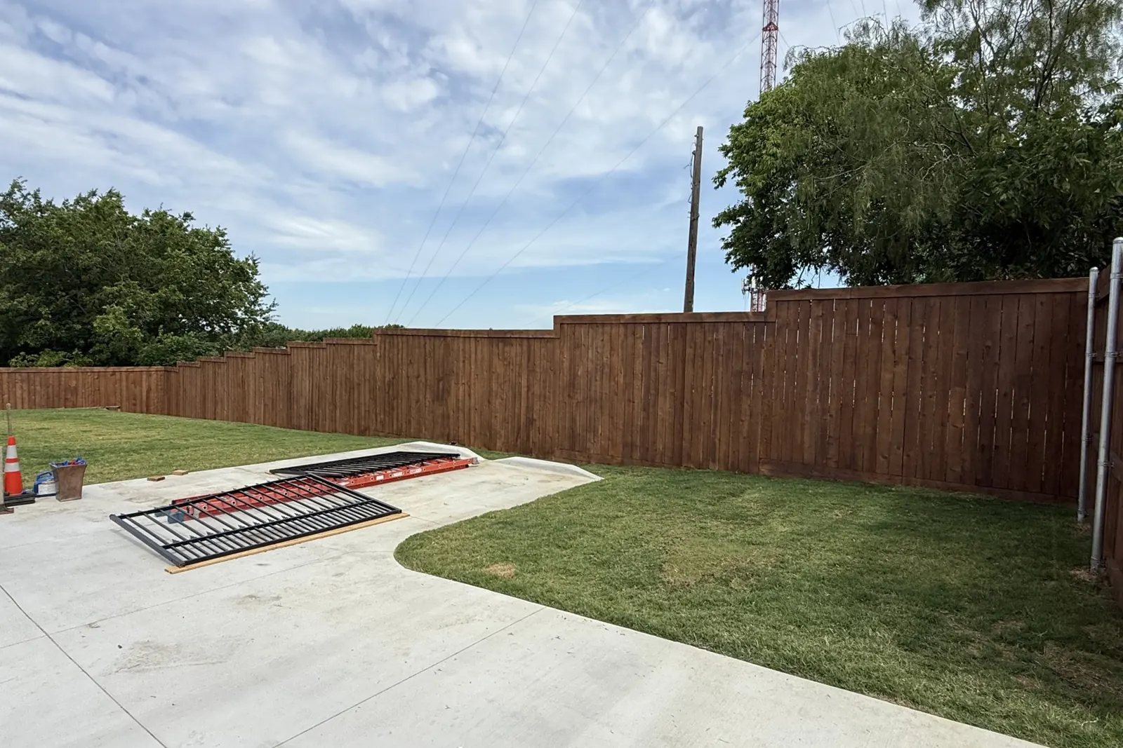 Board on board cedar privacy fence in Frisco, TX